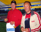 Mikko Esko (vas.) ja Jukka Heinänen myhäilevät Lopen biitsimestareina